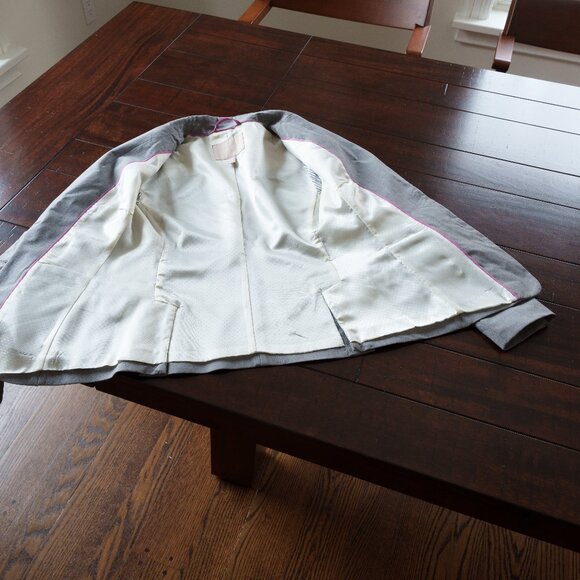 Banana Republic blazer - tailored, flattering, excellent condition - Picture 4 of 16